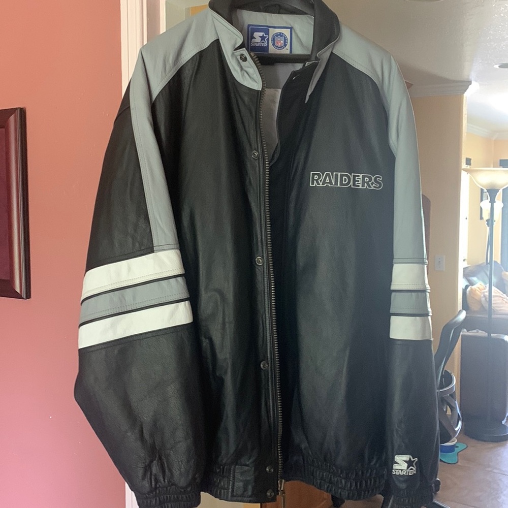 VINTAGE HIGH QUALITY LEATHER RAIDERS JACKET. EXCELLENT CONDITION.